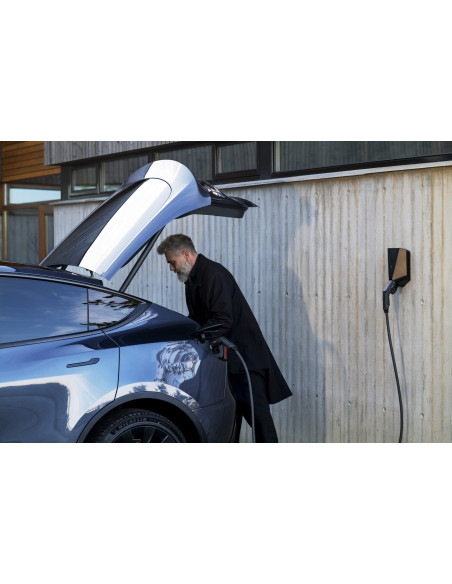 Easee Charge Core elektromobilių įkrovimo stotelė juodos spalvos